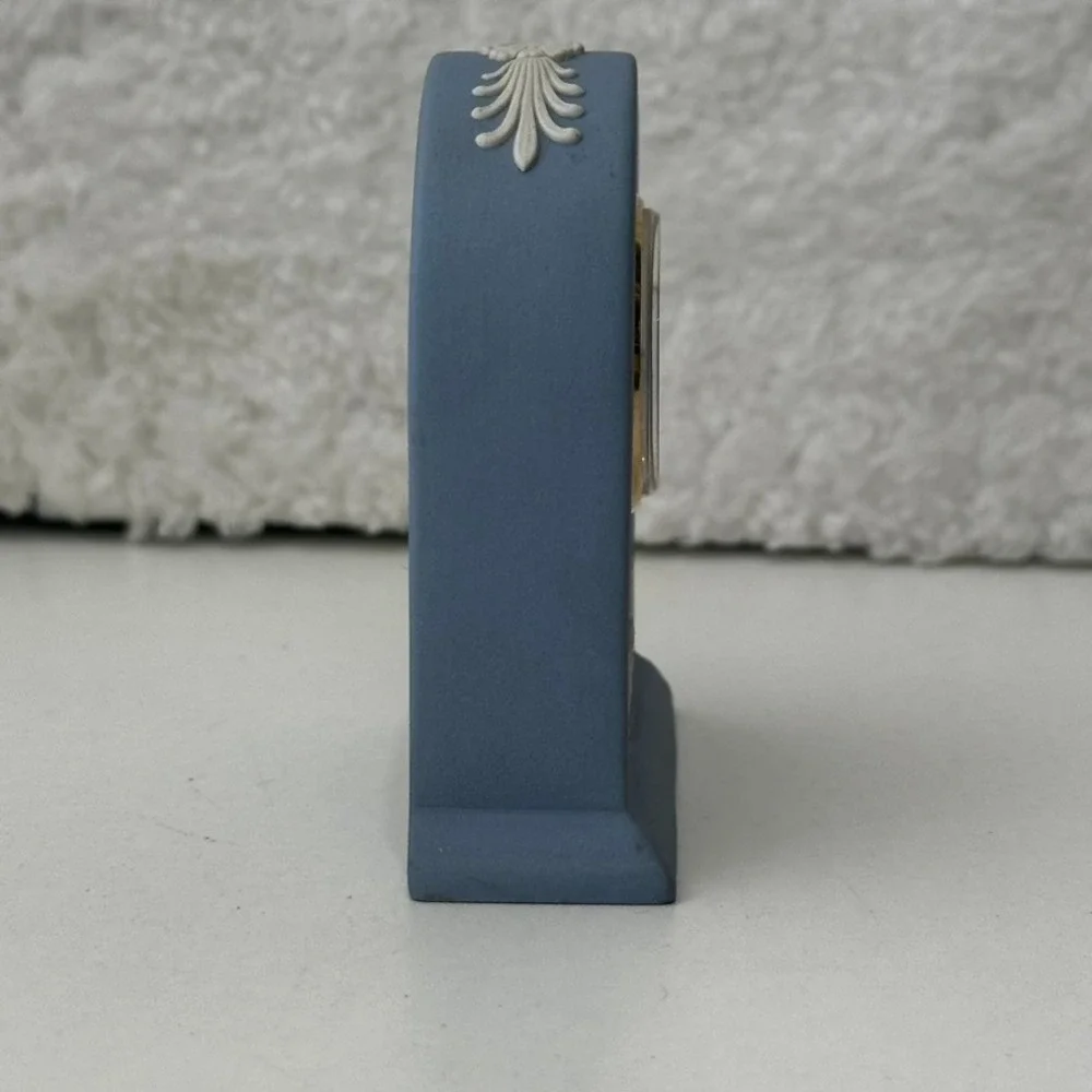 Wedgwood Blue Jasperware Mantle Clock Relief Quartz Desk Clock - New Battery